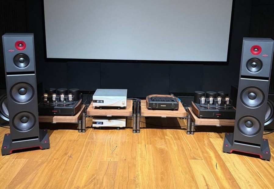 HUGE SOUND НА ВЫСТАВКЕ В СПб