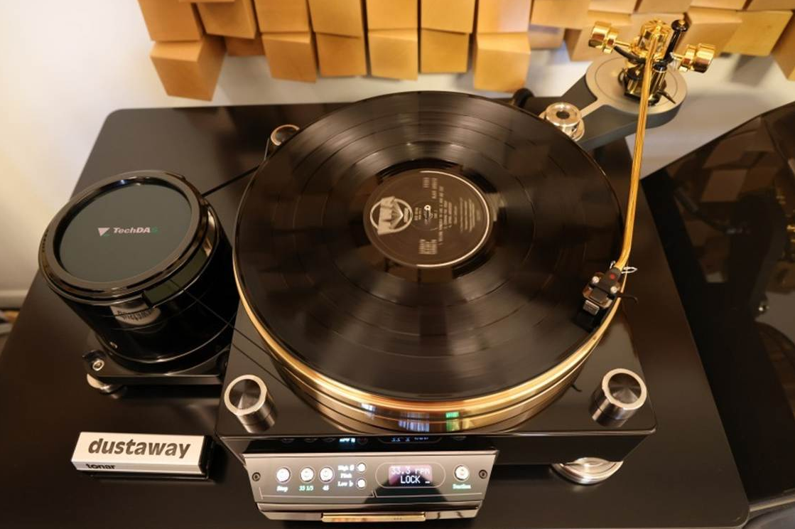 Проигрыватель винила HI END