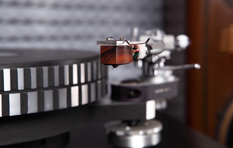 DENON "ГОЛИАФ" - НЕОБЫЧНЫЙ ЗВУКОСНИМАТЕЛЬ